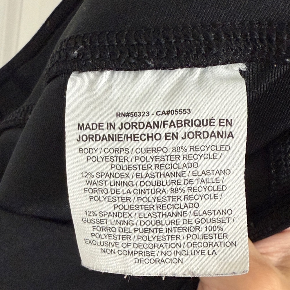 Nike Black Capri Leggings - Picture 4 of 4
